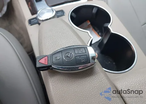 2012 Mercedes-Benz C 250 Sport z USA, uszkodzony, nr VIN WDDGF4HB8CR217733